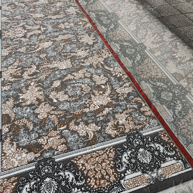 نمای نزدیک فرش آترین فیلی 500 شانه با تراکم 1500، جزئیات دقیق نقش و رنگهای آرامشبخش برای فضای شما