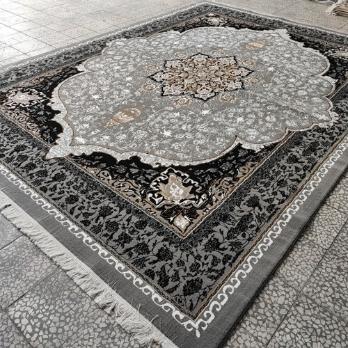 فرش النا فیلی 500 شانه با تراکم 1500، طراحی ظریف و رنگ فیلی روشن با الگوهای کلاسیک که به فضای داخلی شما ظاهری شیک و مدرن میبخشد