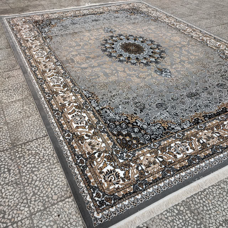 تصویر زاویهدار از فرش ۵۰۰ شانه فیلی رنگ با تراکم ۱۵۰۰، نمایش دقیق بافت و درخشش نخ پلیاستر