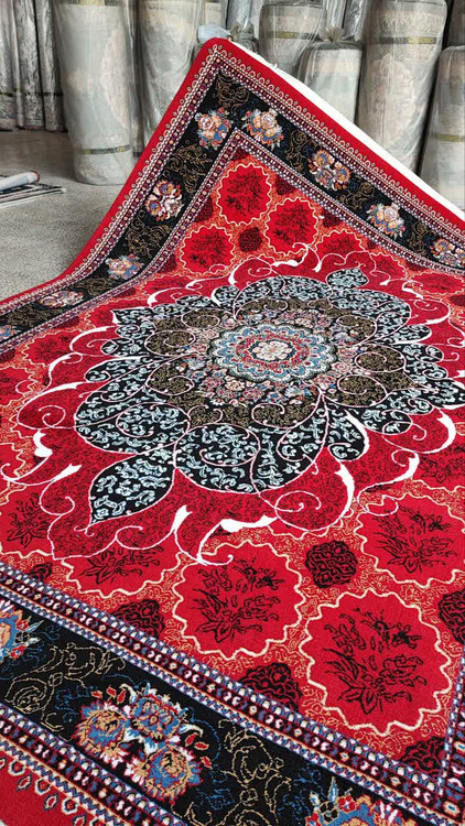 تصویر فرش چکاوک لاکی 500 شانه تراکم 1500 از زاویهای متفاوت، نشاندهنده جزئیات دقیق طرح و رنگ لاکی که با هر نوع دکور هماهنگ میشود