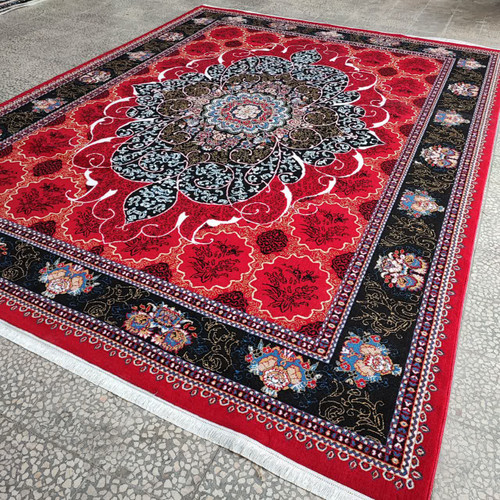 فرش چکاوک لاکی 500 شانه تراکم 1500 با طرح سنتی و رنگ لاکی، مناسب دکوراسیون مدرن و کلاسیک، ساخته شده از نخ پلی استر با کیفیت بالا