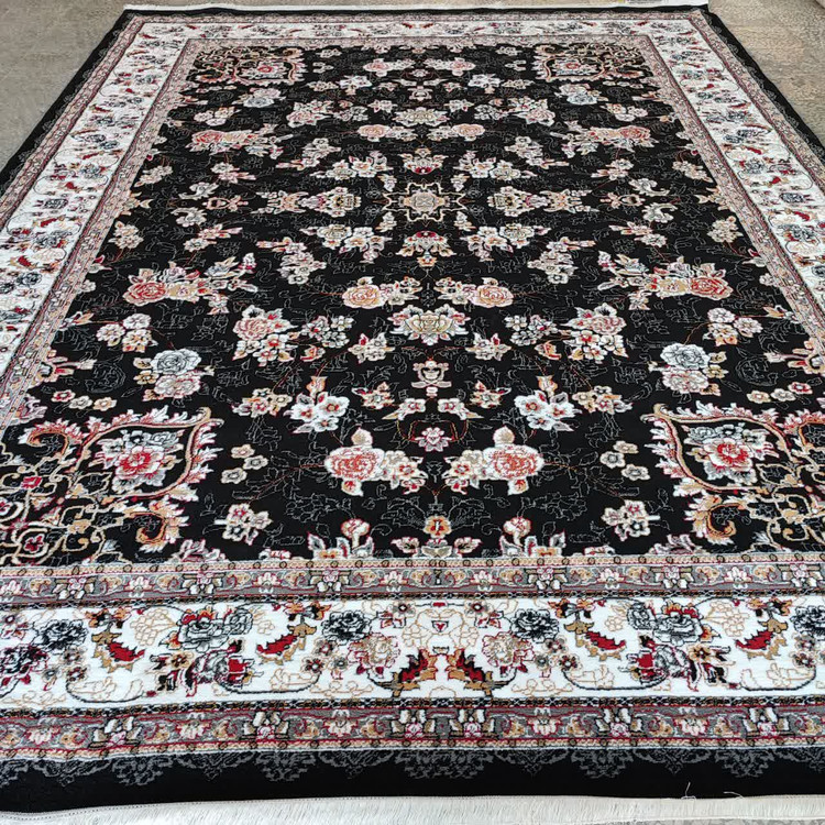 نمای بالا از فرش مشکی گیلدا با طراحی کلاسیک و زمینه تیره، انتخابی خاص برای فضای لوکس