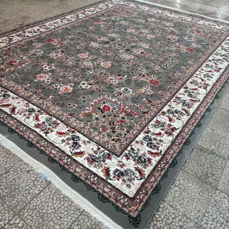 تصویر فرش گیلدا رنگ فیلی از زاویه نزدیک – جزئیات بافت و نقوش با نخ پلیاستر باکیفیت