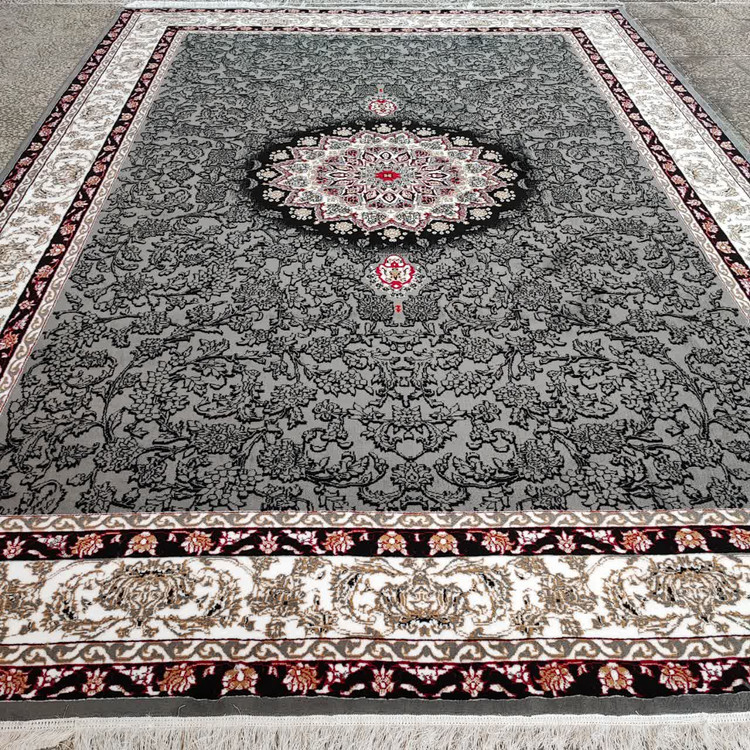 جزئیات طرح فرش دودی تینا با نقشهای هندسی ظریف، بافته شده از نخ پلیاستر ضدپرز و باکیفیت