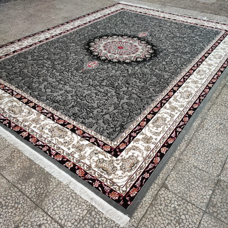 تصویر فرش تینا دودی ۵۰۰ شانه تراکم ۱۵۰۰ با طرح مدرن و زمینه دودی، مناسب دکوراسیون پذیراییهای امروزی