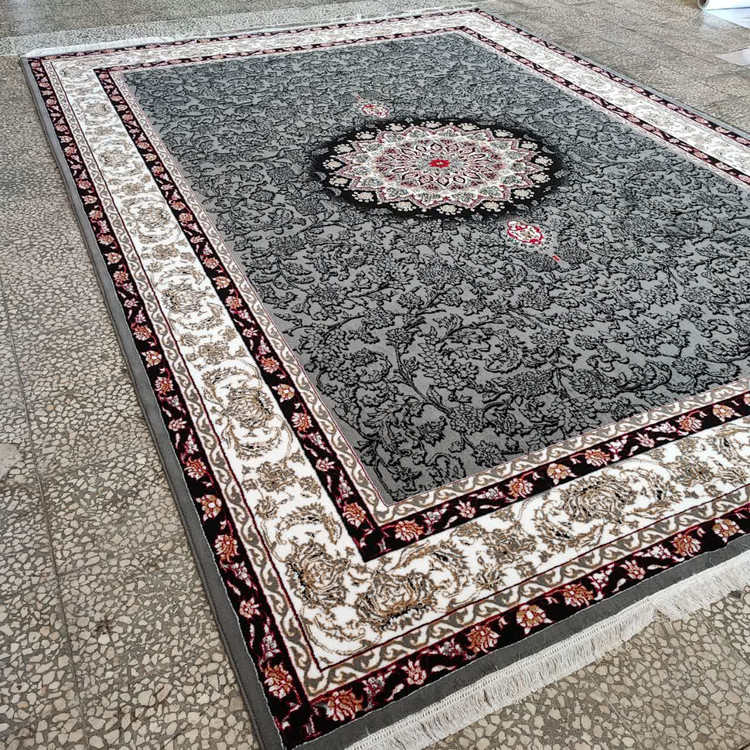 حاشیههای ظریف و منظم فرش تینا دودی با بافت دقیق و رنگبندی ملایم، مناسب فضاهای مینیمال