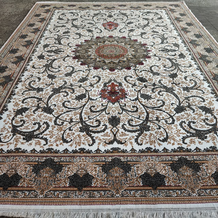 تصویر حاشیه فرش ۵۰۰ شانه طناز کرم با تراکم بالا و نقوش ظریف سنتی، با تناژ کرم و قهوهای روشن