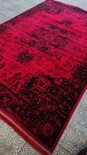 فرش آذین لاکی 500 شانه با طرح زیبا و رنگهای لاکی، طراحی مدرن و کلاسیک، مناسب برای دکوراسیون منزل و فضاهای شیک