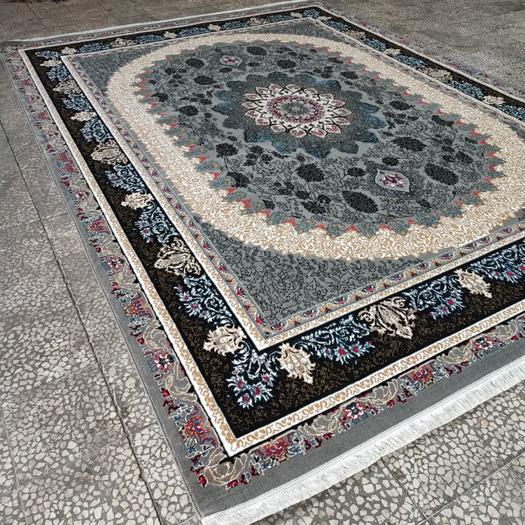 فرش سیتا فیلی با نخ پلی استر، طرح گلدار و رنگهای ملایم فیلی و بژ که به فضای پذیرایی شما جلوهای شیک و مدرن میدهد