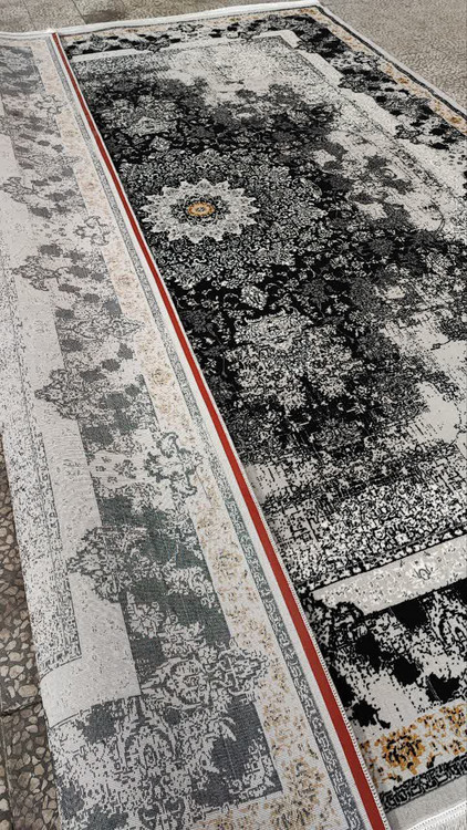 نمای پشت و روی فرش شیرین نقره ای