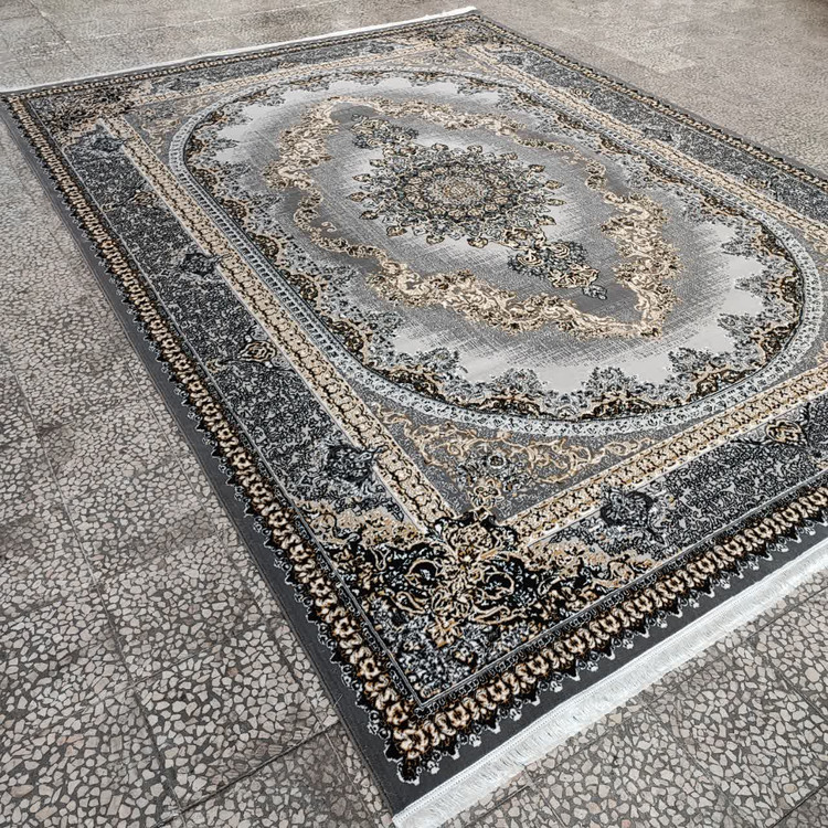 قش ظریف و شیک فرش کارن نقرهای 500 شانه تراکم 1500 با رنگ نقرهای که جلوهای خاص به فضای منزل یا محل کار میبخشد