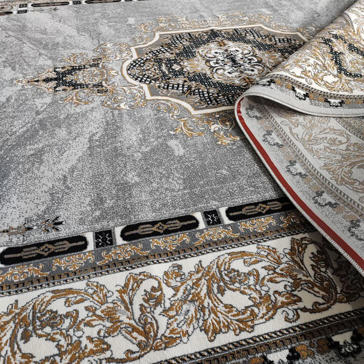 زاویه کناری فرش ویتا با رنگ نقرهای روشن؛ طرح متقارن با ترکیب نخ پلیاستر ضدحساسیت و ظاهر چشمنواز