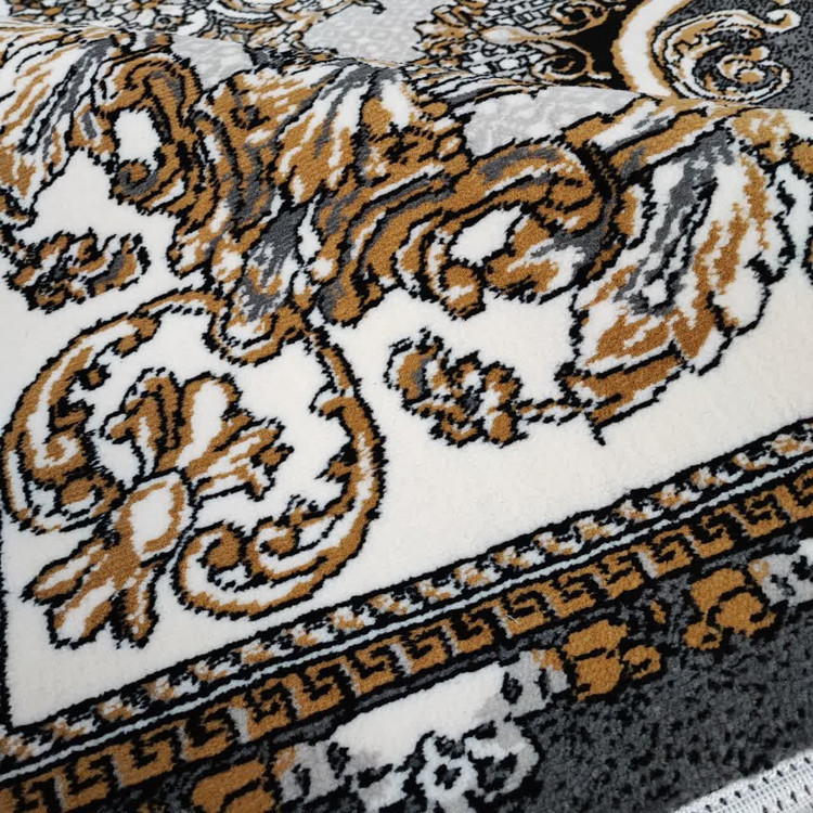 نمای نزدیک از فرش ویتا متالیک با نخ پلی استر، رنگ دودی متالیک و طراحی هندسی منحصر به فرد که جلوهای لوکس به منزل شما میبخشد