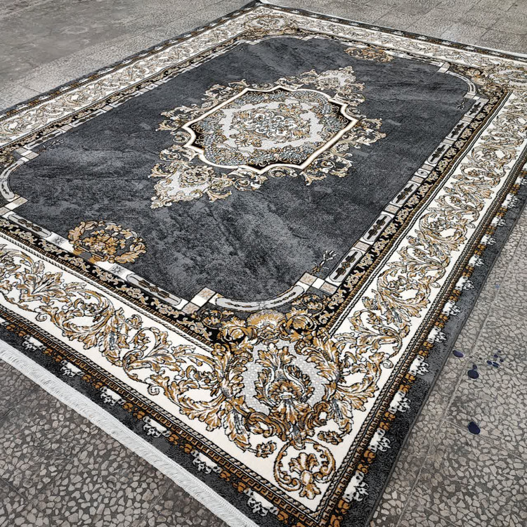 فرش ویتا متالیک 500 شانه با رنگ دودی جذاب و طرح هندسی مدرن، مناسب برای دکوراسیونهای لوکس و شیک.