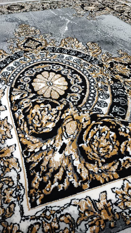 حاشیههای فرش ۵۰۰ شانه ژیوا نقرهای با تراکم بالا، طراحی دقیق و هماهنگ با رنگبندی روشن برای بزرگتر نشان دادن فضا