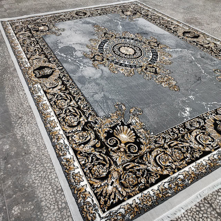 ترکیب رنگ نقرهای و نقوش متقارن در فرش ژیوا با نخ پلیاستر، مناسب فضای نشیمن و پذیرایی مدرن و شیک