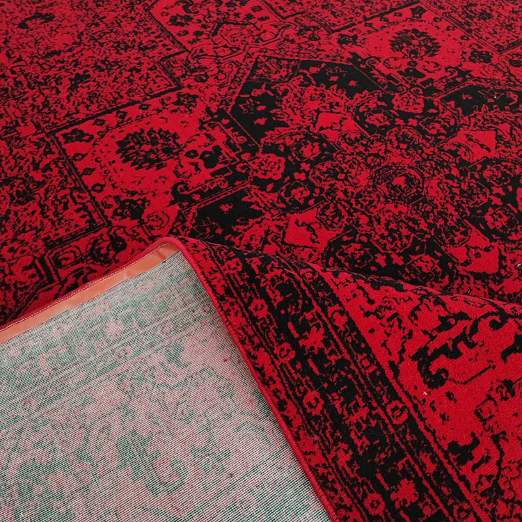 نمای نزدیک فرش هریس لاکی 500 شانه با تراکم 1500، طراحی پیچیده و رنگهای هماهنگ لاکی و کرم که زیبایی خاصی به فضای خانه میبخشد"