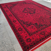 فرش هریس لاکی 500 شانه تراکم 1500، طرح اصیل ایرانی با رنگهای لاکی و طلایی، مناسب برای محیطهای شیک و لوکس