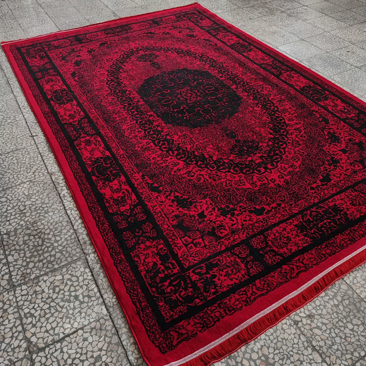 تصویر نمای کامل فرش صدف لاکی از بالا: نمای کلی فرش صدف لاکی ۵۰۰ شانه تراکم ۱۵۰۰ با زمینه لاکی و طرح ترنج کلاسیک، مناسب دکوراسیونهای سنتی و مدرن ایرانی.